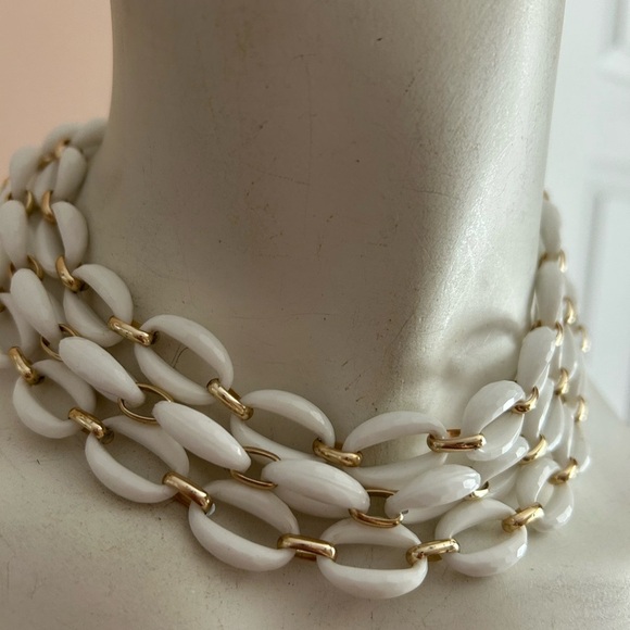 4/$100 WEST GETMANY Elegant White and Gold Women's LUCITE Necklace 💜 - Picture 4 of 7